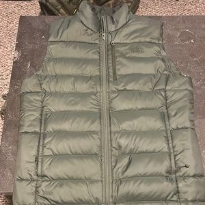 Men’s north face vest